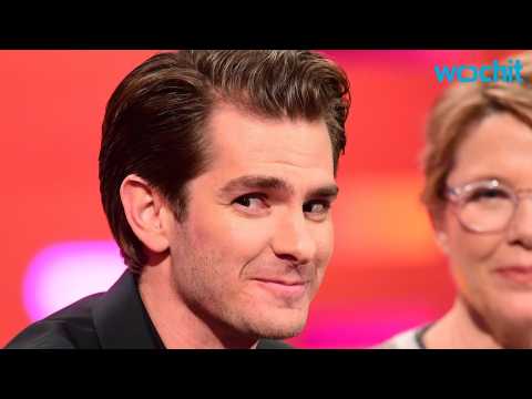 VIDEO : Andrew Garfield Opens Up About His Kiss With Ryan Reynolds