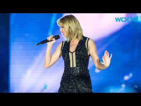 VIDEO : Taylor Swift Gave Lea Michele Flowers