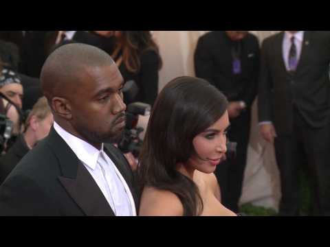 VIDEO : Kim Kardashian takes over Kanye West's social media