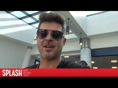 VIDEO : Robin Thicke Admits He's Going Through Very Tough Times