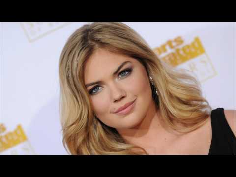 VIDEO : Kate Upton Lands SI Swimsuit Cover Record
