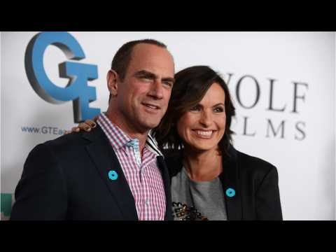VIDEO : Mariska Hargitay and Chris Meloni's Reunion Is the Perfect Valentine's Day Present for Law &