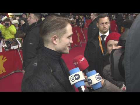 VIDEO : Robert Pattinson Wows With New Hair Style In Berlin