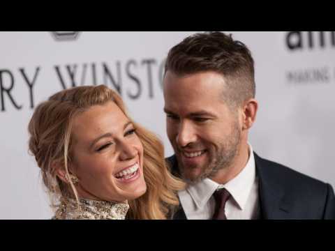 VIDEO : Ryan Reynolds Got One Earring For Blake Lively on Valentine's Day