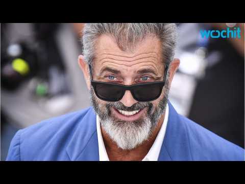 VIDEO : Mel Gibson Is A New Dad
