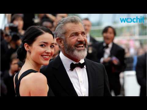 VIDEO : Mel Gibson Welcomes His Ninth Child