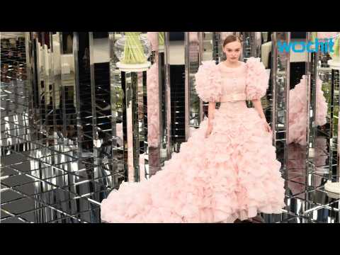 VIDEO : Lily-Rose Depp Make Her Runway Debut At Chanel Fashion Show