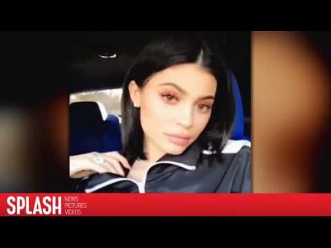 VIDEO : Kylie Jenner Shows Off New Short Bob Haircut