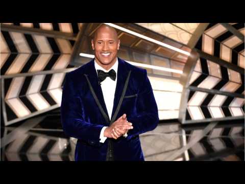 VIDEO : Dwayne Johnson Reveals How He Gets Over His Fear of Singing