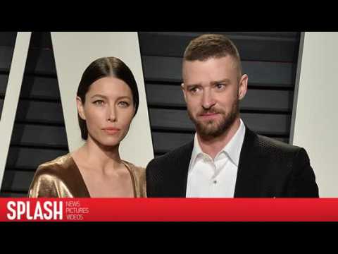 VIDEO : Justin Timberlake Pretends to Photobomb Jessica Biel at the Oscars