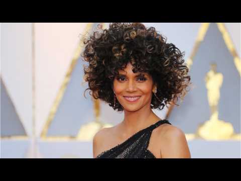 VIDEO : What Did Halle Berry Do After The Oscars?