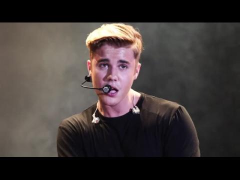 VIDEO : Justin Bieber Says He's Single Because His Heart Was Broken