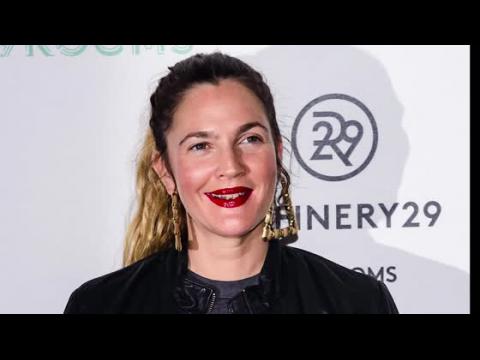 VIDEO : Youthful Looking Drew Barrymore Hits Fashion Week Party