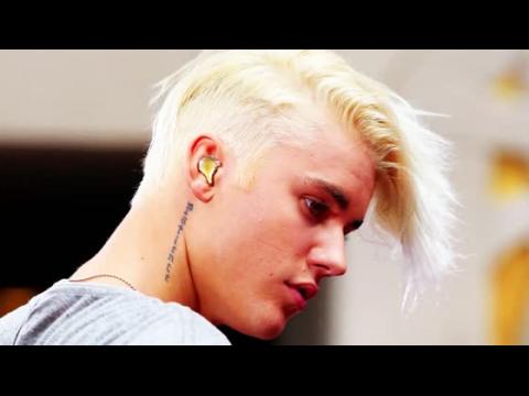 VIDEO : Justin Bieber dvoile ses cheveux blonds platine dans le Today Show