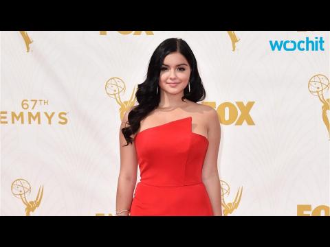 VIDEO : Ariel Winter Is Red Hot in a Form-Fitting Romona Keveza Gown at the 2015 Emmys