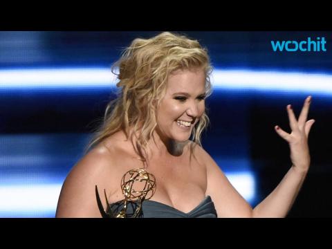 VIDEO : Amy Schumer's Best Emmys Ever With Ryan Seacrest, Colin Hanks
