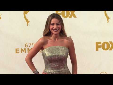 VIDEO : Sofia Vergara Leads The Best Dressed Golden Girls At The Emmy Awards