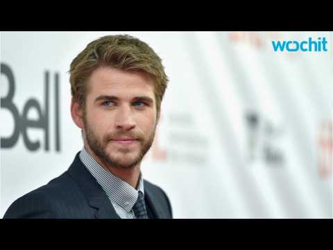 VIDEO : Liam Hemsworth Beats the Heat With His Adorable Dog