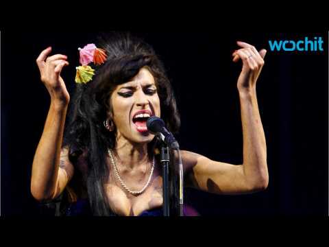 VIDEO : Health Officials In Thailand Screening Amy Winehouse Documentary