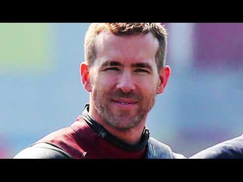 VIDEO : Ryan Reynolds Caught Childhood Friend Shopping Baby Pictures