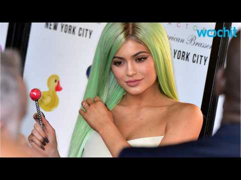 VIDEO : Fan Grabs Kylie Jenner?s Hair Outside Chris Brown Concert