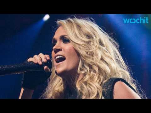 VIDEO : Carrie Underwood Sizzles, Shows Off Legs for Days at Apple Music Festival