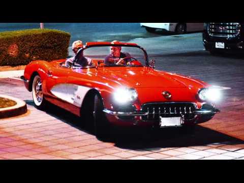 VIDEO : George Clooney dans une Corvette dcapotable de 1958
