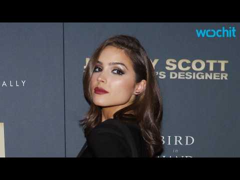 VIDEO : Olivia Culpo Nearly Faints During Emmys Red Carpet