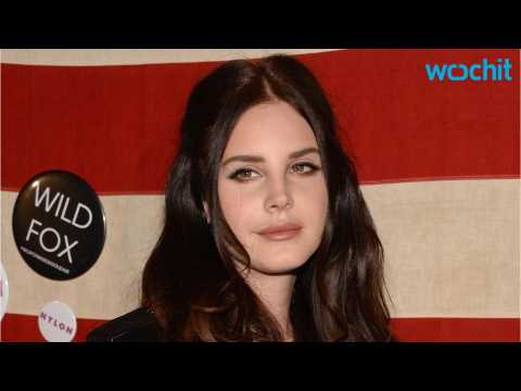 VIDEO : Lana Del Rey Answering Hotline From Honeymoon Album Art