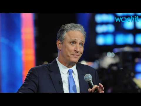 VIDEO : Jon Stewart Shows Off His Dance Moves
