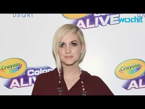 VIDEO : Ashlee Simpson Shares First Photo of Her Baby Girl