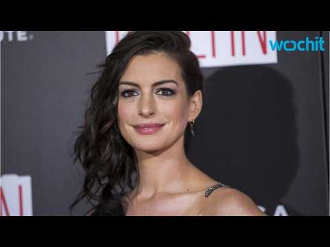VIDEO : Anne Hathaway Knows Exactly What Andy Sachs Is Doing Now
