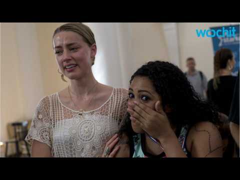 VIDEO : Amber Heard Cries as She and Johnny Depp Hand Out Hearing Aids in Brazil