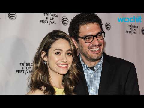 VIDEO : Emmy Rossum Shows Off Engagement Ring