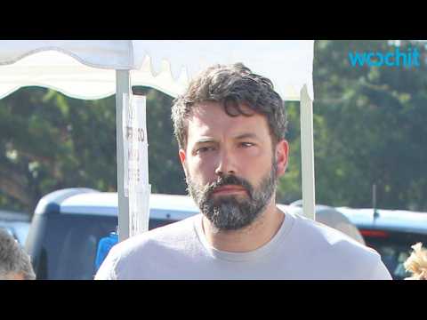VIDEO : Ben Affleck Looks Happy During a Day Date With His Mom