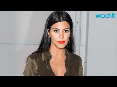 VIDEO : Kourtney Kardashian Continues to Own the Single Life With Her Latest Outing