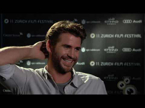 VIDEO : Exclusive interview: Liam Hemsworth reveals he didn?t enjoy undressing for Kate Winslet
