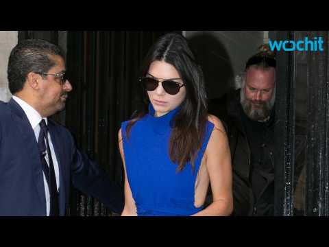VIDEO : Kendall Jenner Shows Off Some Sideboob in Paris