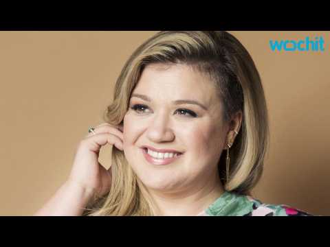 VIDEO : Kelly Clarkson Cancels All Remaining 2015 Tour Dates