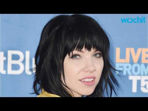 VIDEO : Carly Rae Jepsen Lands Iconic Role in Fox's 'Grease: Live'