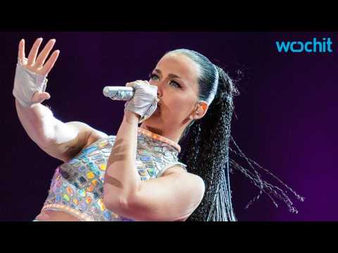 VIDEO : Headlines Make Light Of Katy Perry Getting Groped By Fan