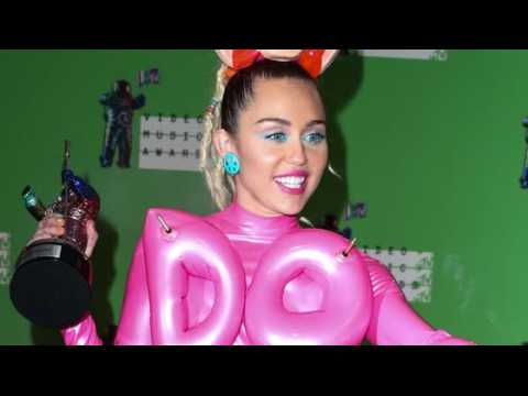 VIDEO : Miley Cyrus is Planning a Naked Concert
