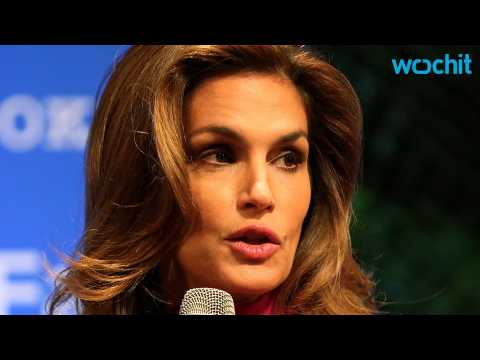VIDEO : Cindy Crawford's Bikini Body Is Flawless During Vacation With Rande Gerber