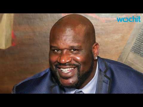 VIDEO : Shaquille O'Neal Towers Over Kelly Ripa and Sarah Michelle Gellar
