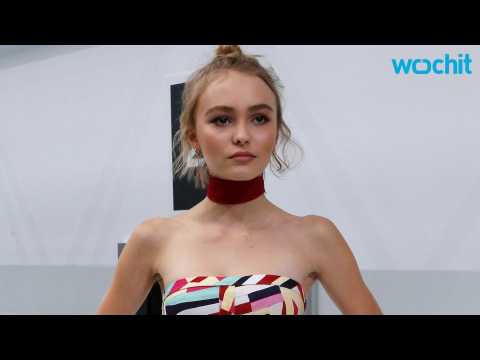 VIDEO : Lily-Rose Depp Makes a Stunning Appearance at Paris Fashion Week