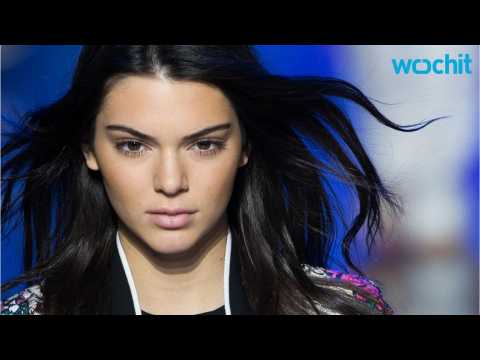 VIDEO : Kendall Jenner at Paris Fashion Week Brings The Hottest Stars...