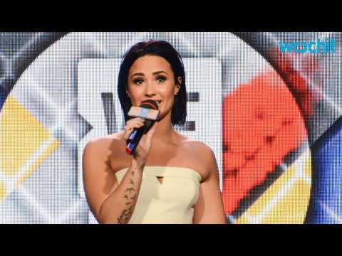 VIDEO : Demi Lovato Speaks Out Against Stigma Surrounding Mental Illness After Oregon Mass Shooting