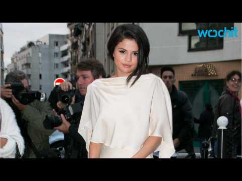 VIDEO : Selena Gomez Is Seeing a Therapist After Being Body-Shamed by Haters