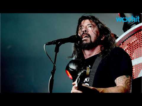 VIDEO : Dave Grohl Reunites With Battle of the Bands Rival