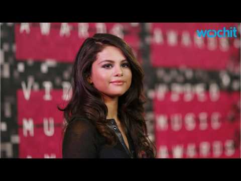 VIDEO : Selena Gomez Didn?t Release an Album. She Released 14 Singles.